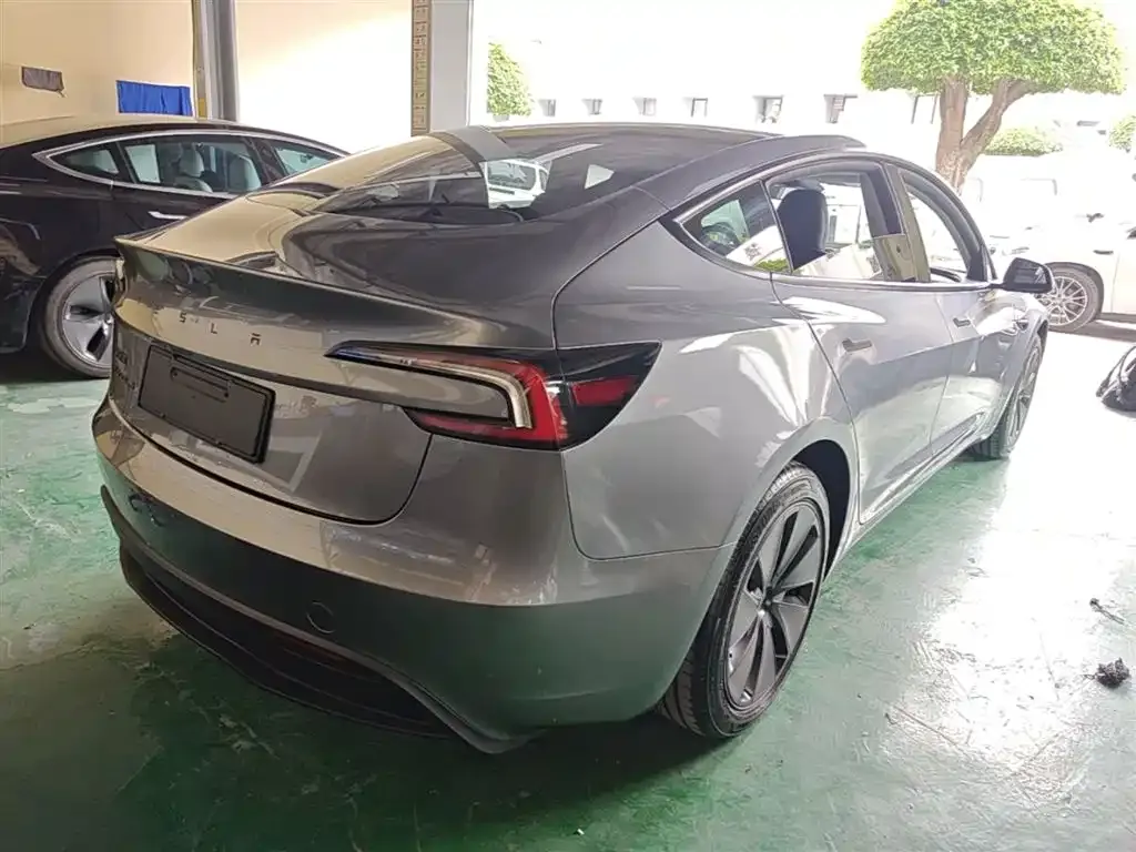 Tesla Model 3 — фото 9