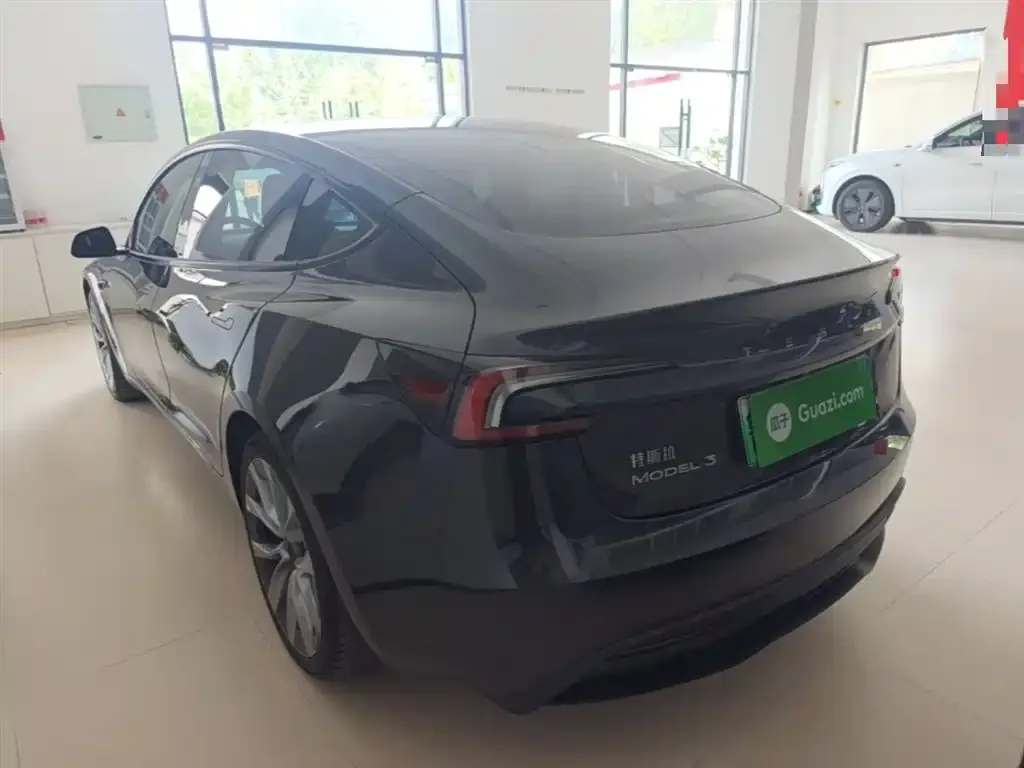 Tesla Model 3 — фото 6