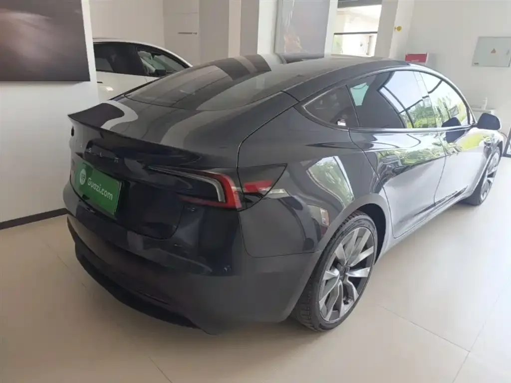 Tesla Model 3 — фото 3