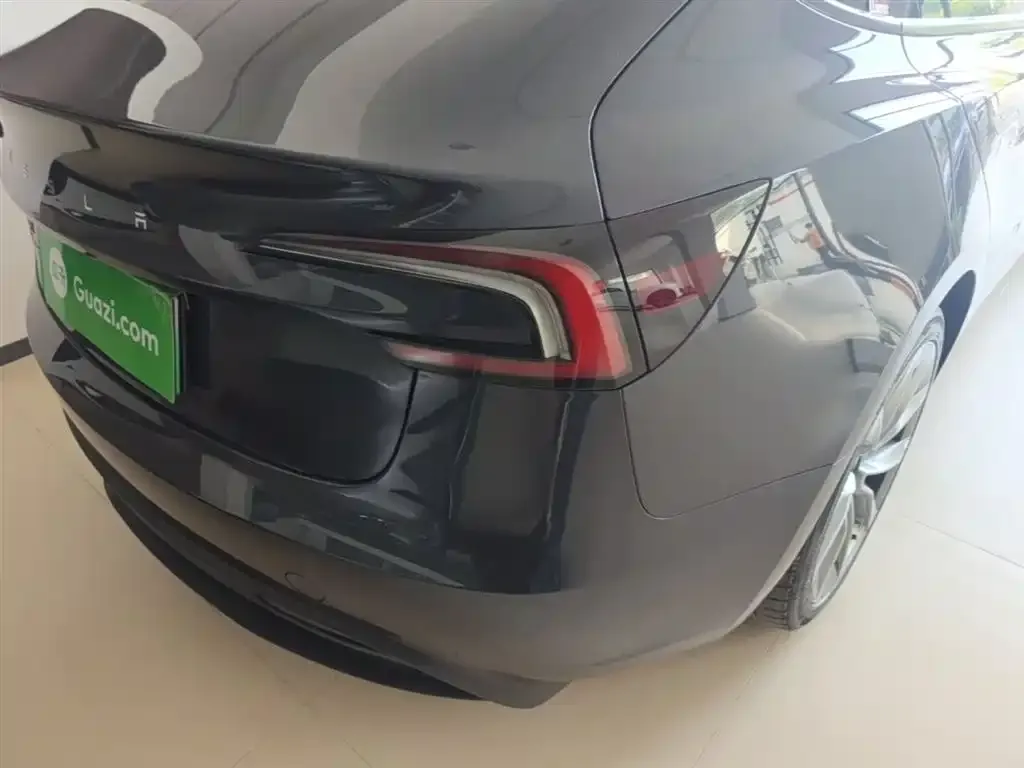 Tesla Model 3 — фото 10
