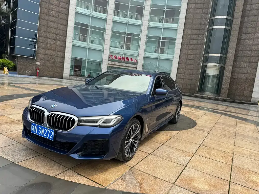 BMW 5 Series — фото 1
