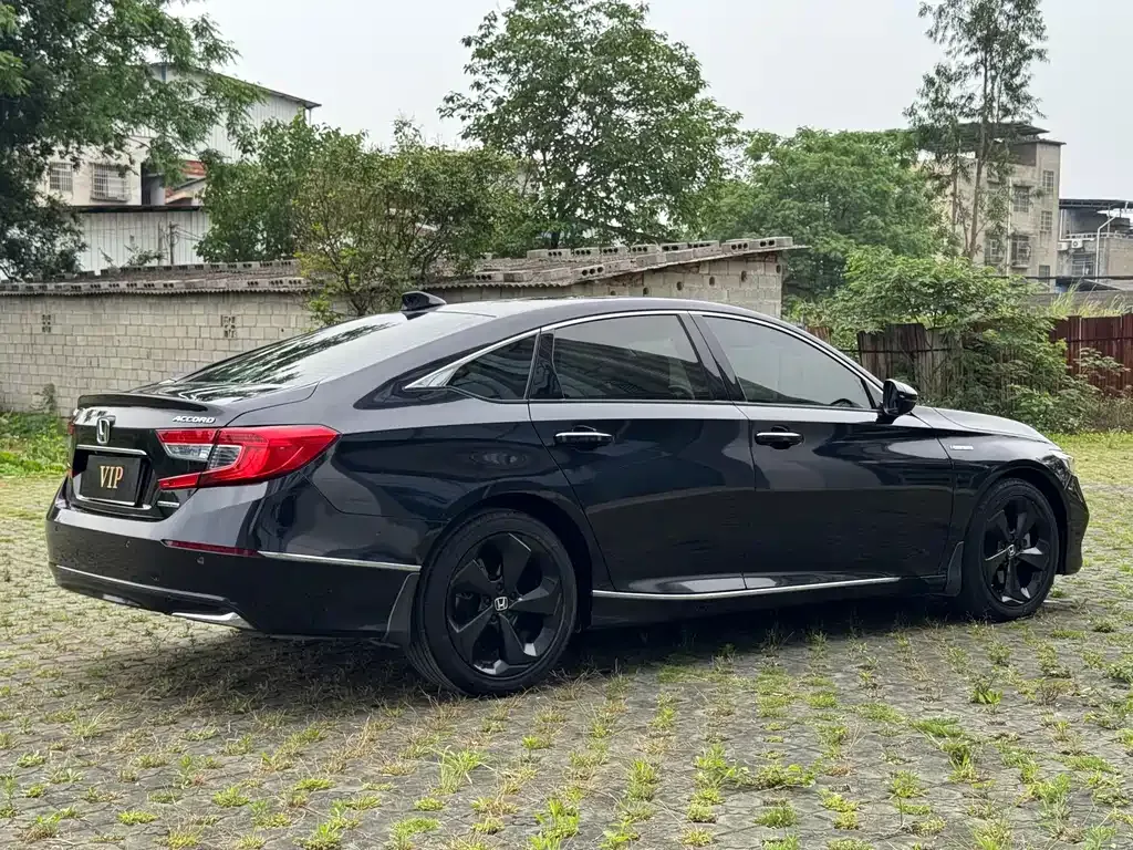 Honda Accord — фото 8