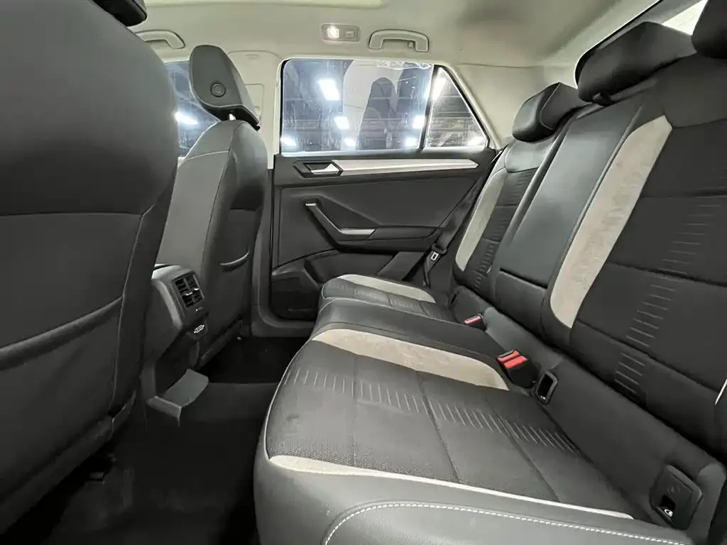 Volkswagen T-Roc 2023 из CN, фото 8