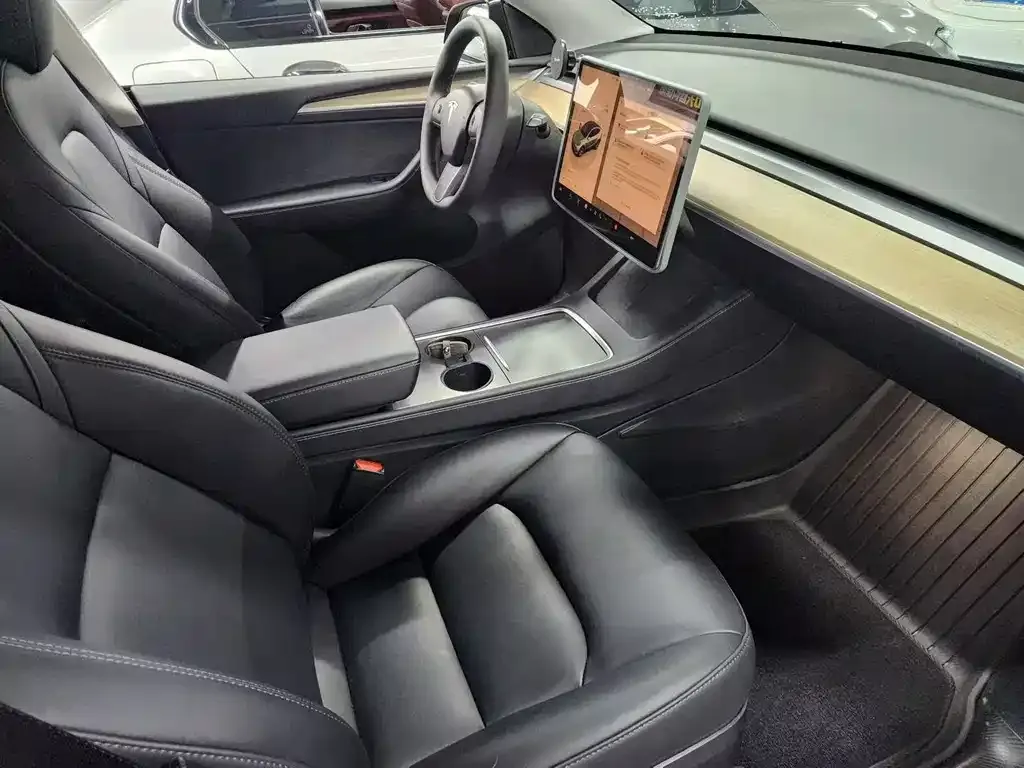 Tesla Model Y — фото 2