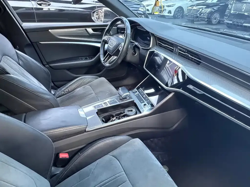 Audi A6L 2021 из CN, фото 6