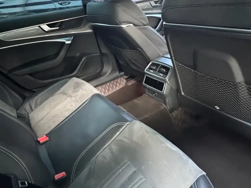 Audi A6L 2021 из CN, фото 4