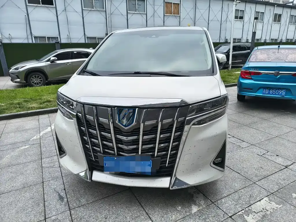Toyota Alphard — фото 7