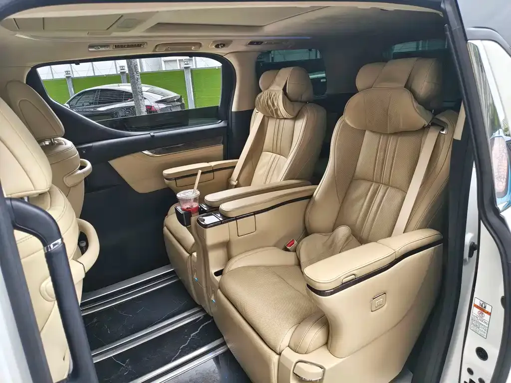 Toyota Alphard — фото 3