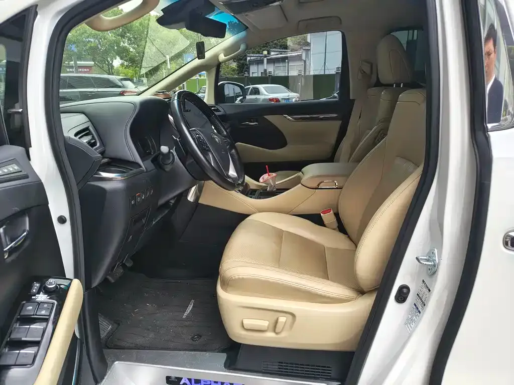 Toyota Alphard — фото 6