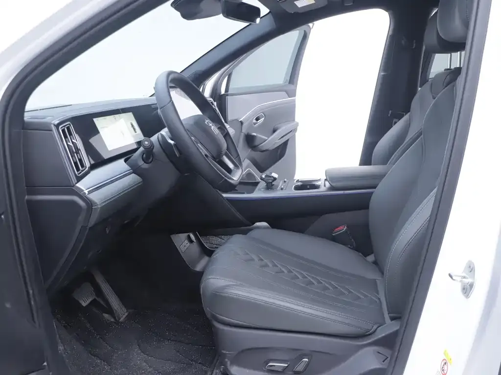 BYD L DM-i — фото 3