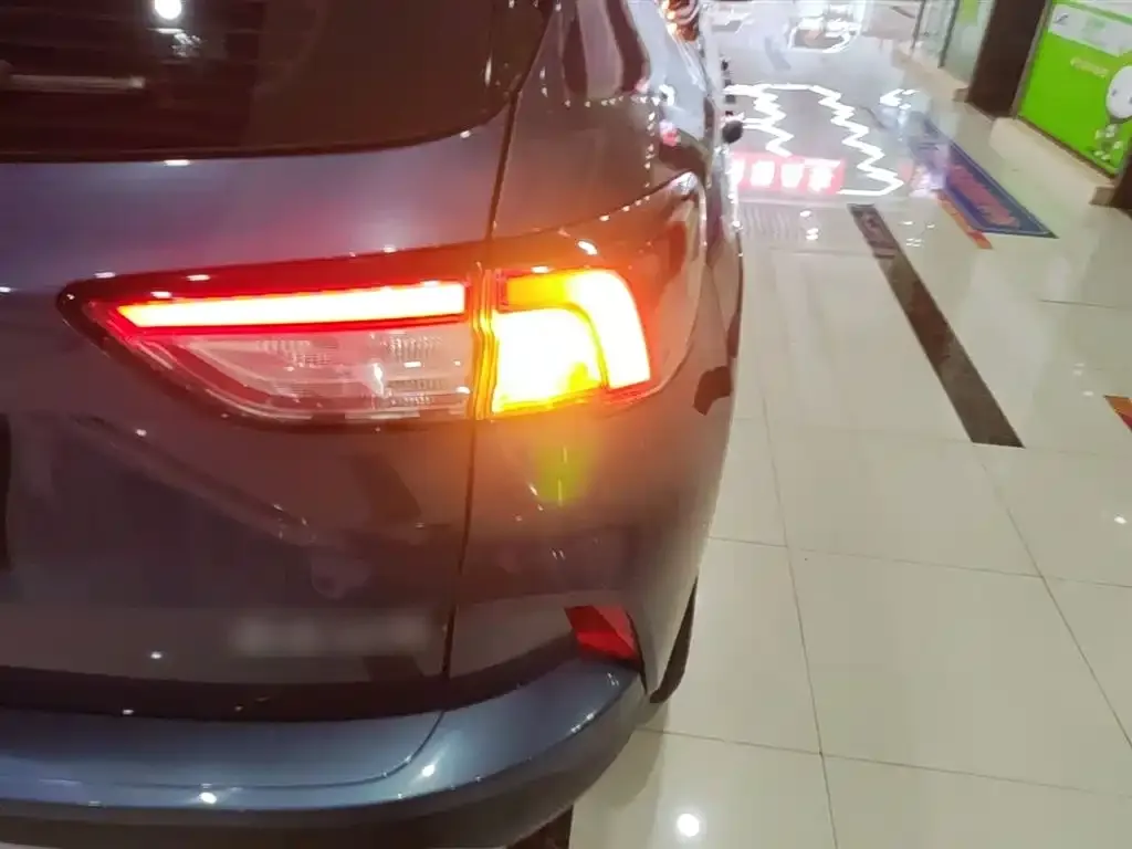 Ford Escape 2024 из CN, фото 2