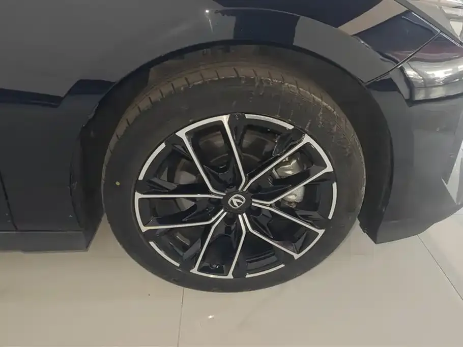 Changan UNI-V iDD — фото 5
