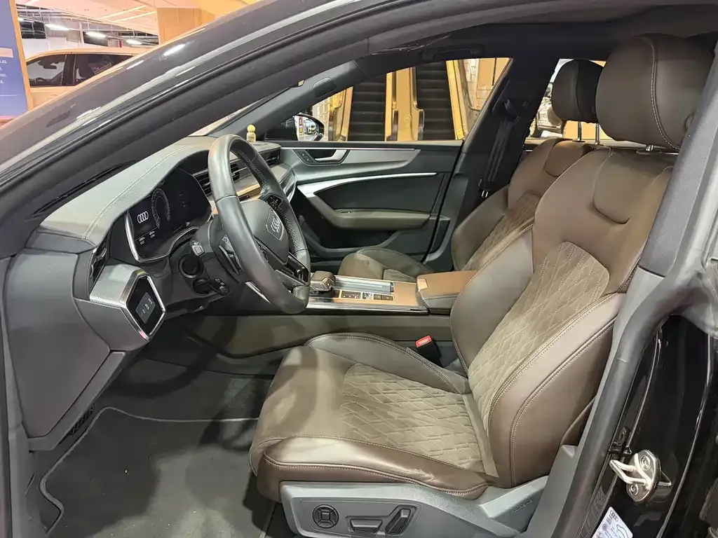Audi A7L 2023 из CN, фото 5