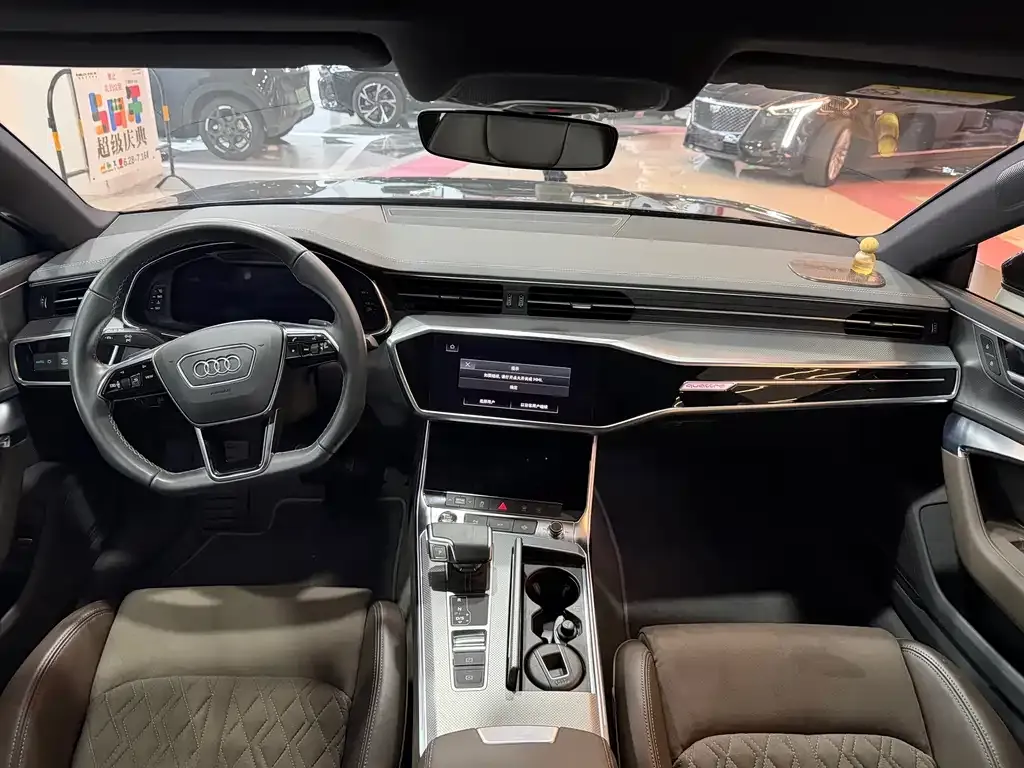 Audi A7L 2023 из CN, фото 10