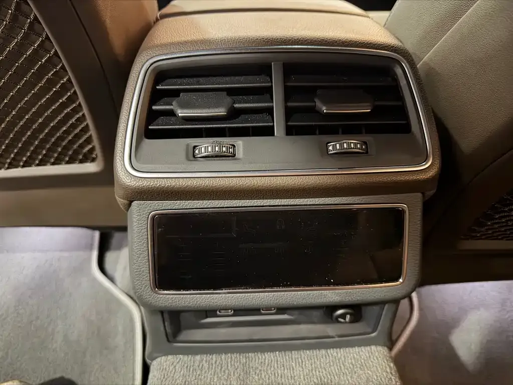 Audi A7L 2023 из CN, фото 3