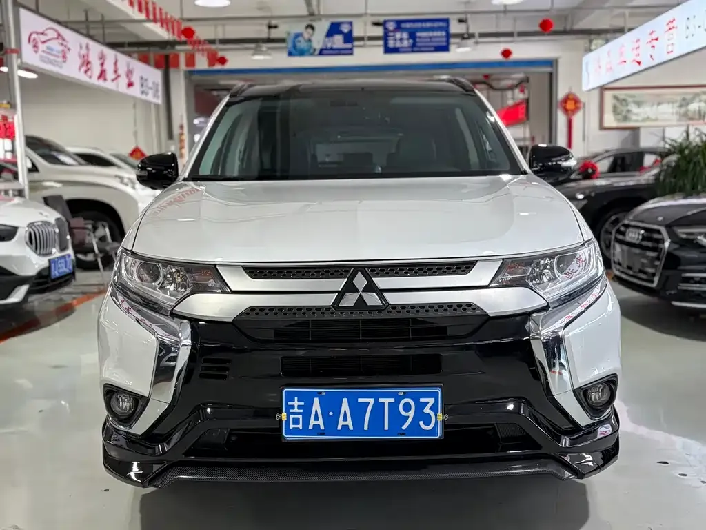 Mitsubishi Outlander — фото 10