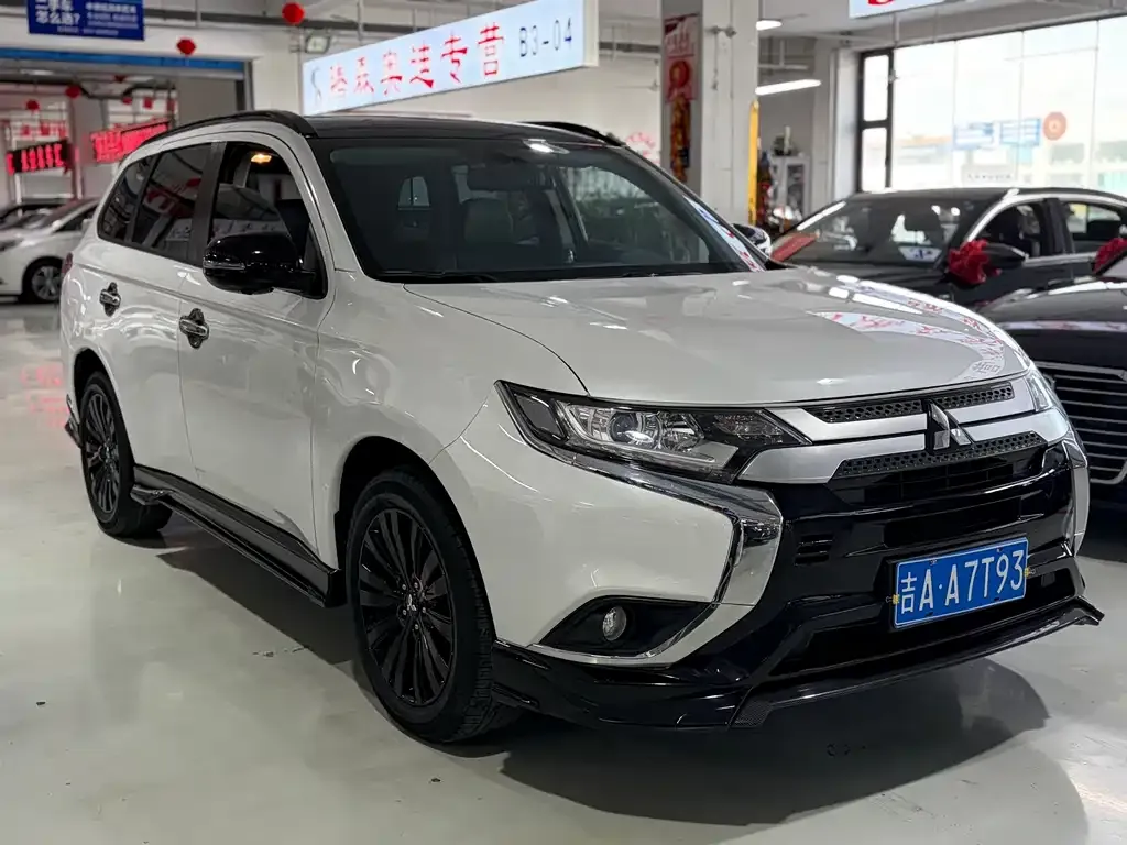 Mitsubishi Outlander — фото 8