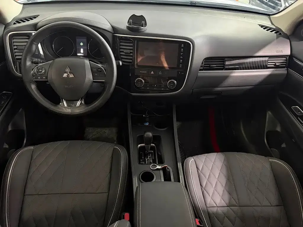Mitsubishi Outlander — фото 3