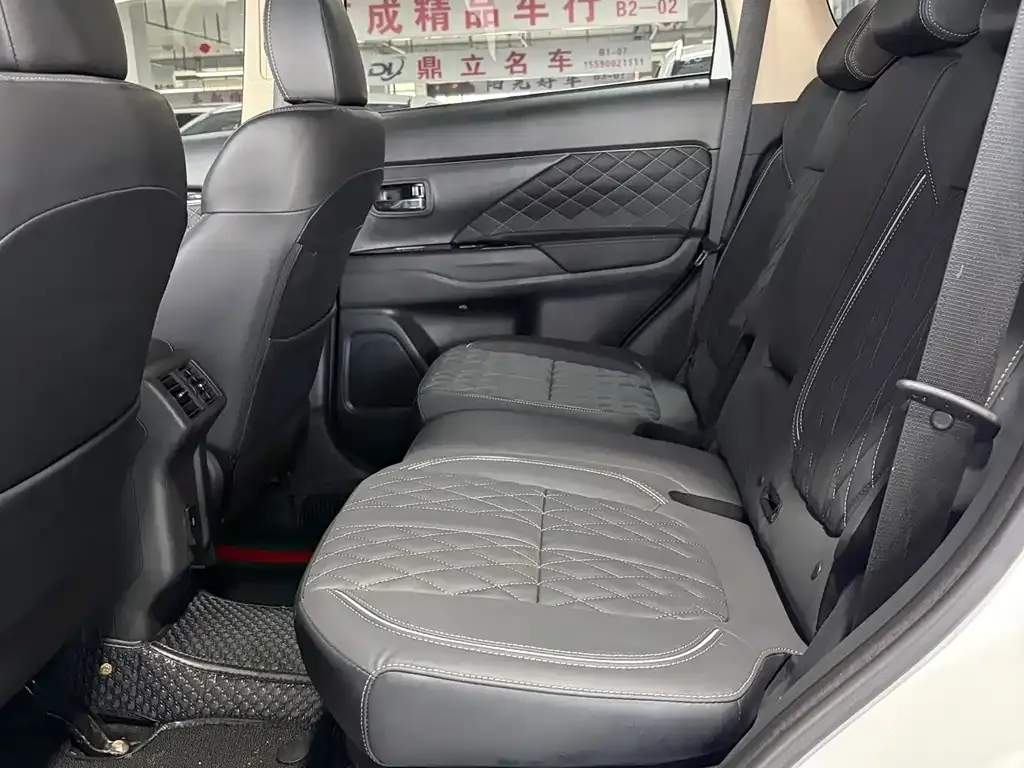 Mitsubishi Outlander — фото 2