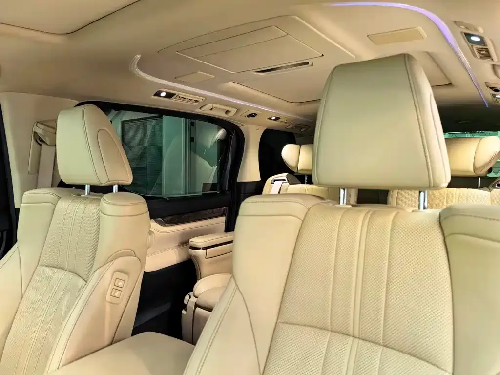 Toyota Alphard — фото 4