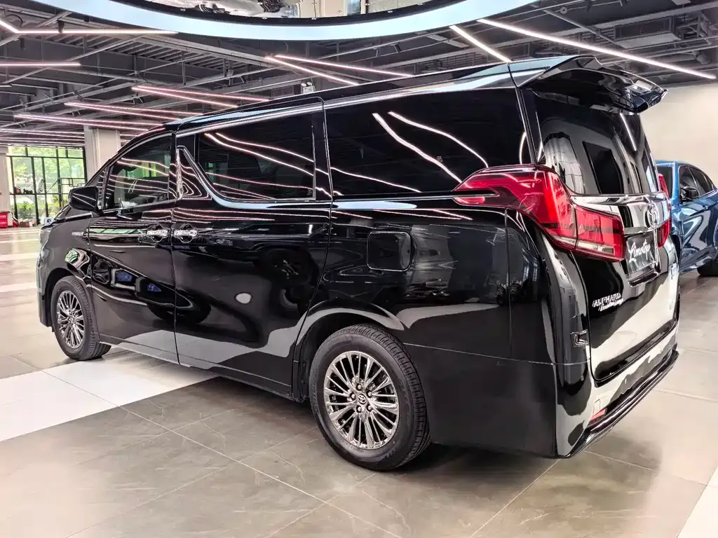 Toyota Alphard — фото 5