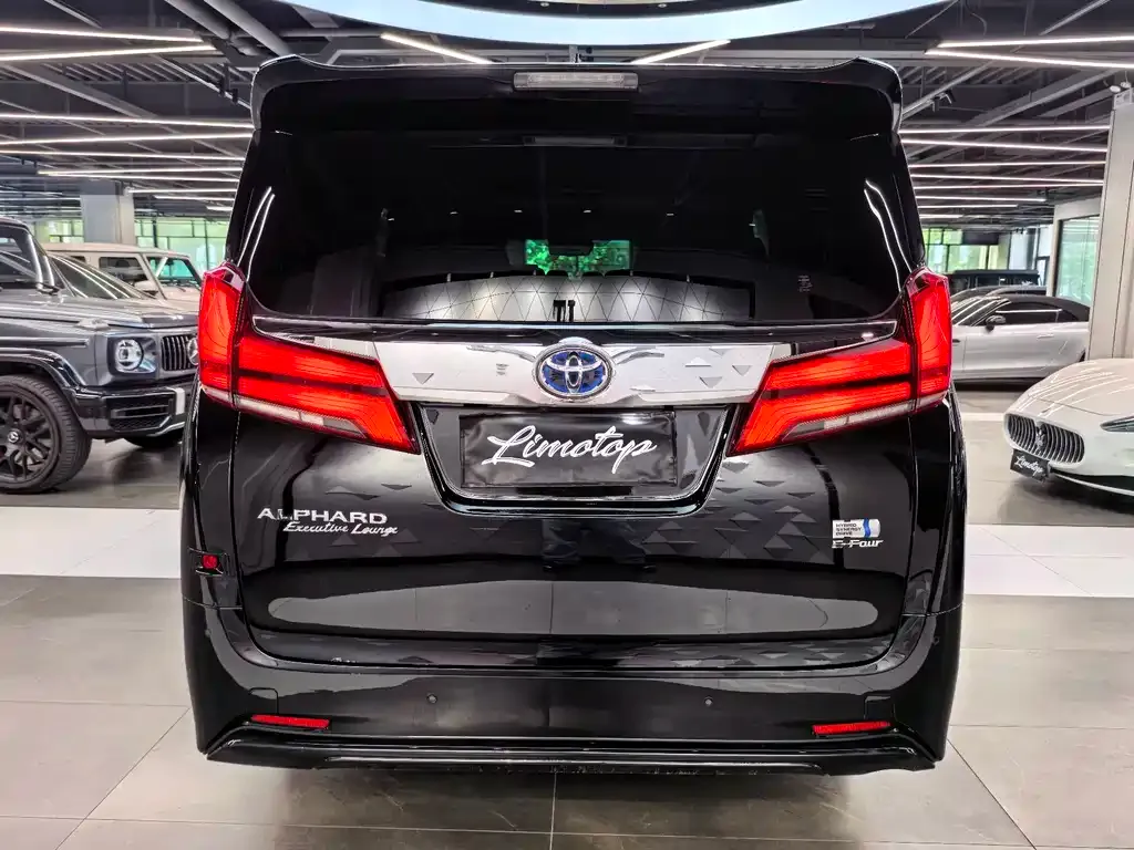 Toyota Alphard — фото 8
