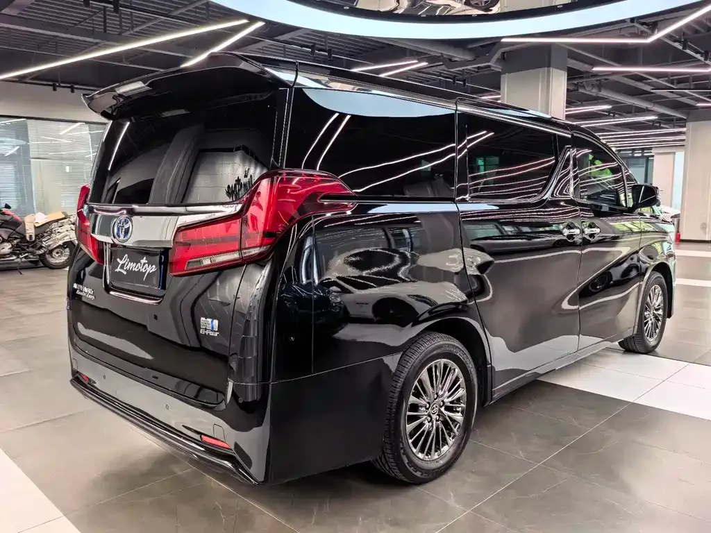 Toyota Alphard — фото 6