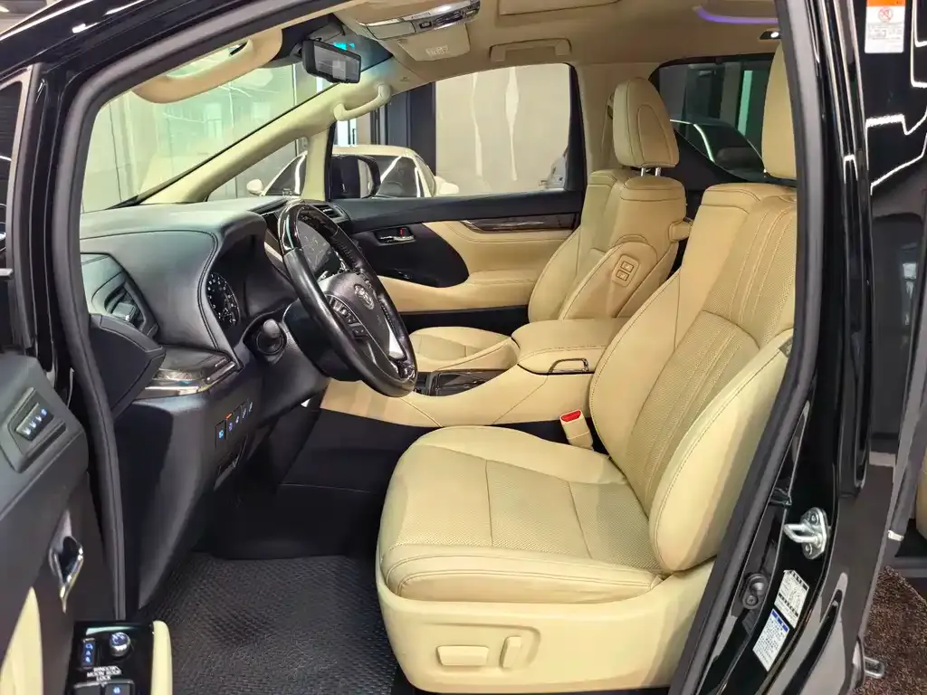 Toyota Alphard — фото 2