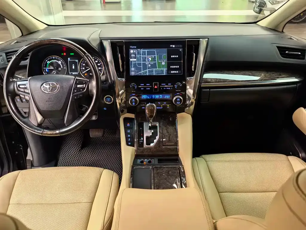 Toyota Alphard — фото 9