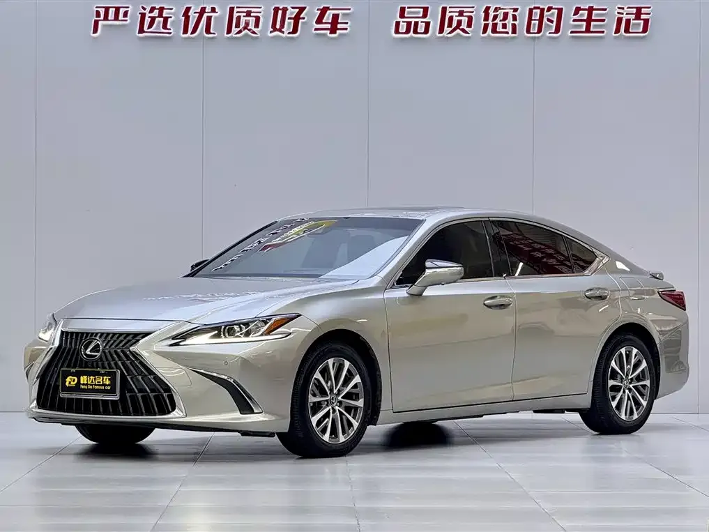 Lexus ES — фото 1