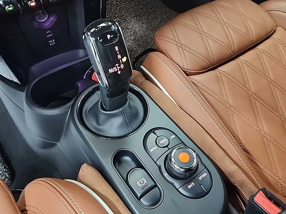 Mini Cooper Convertible 2022 из KR, фото 8