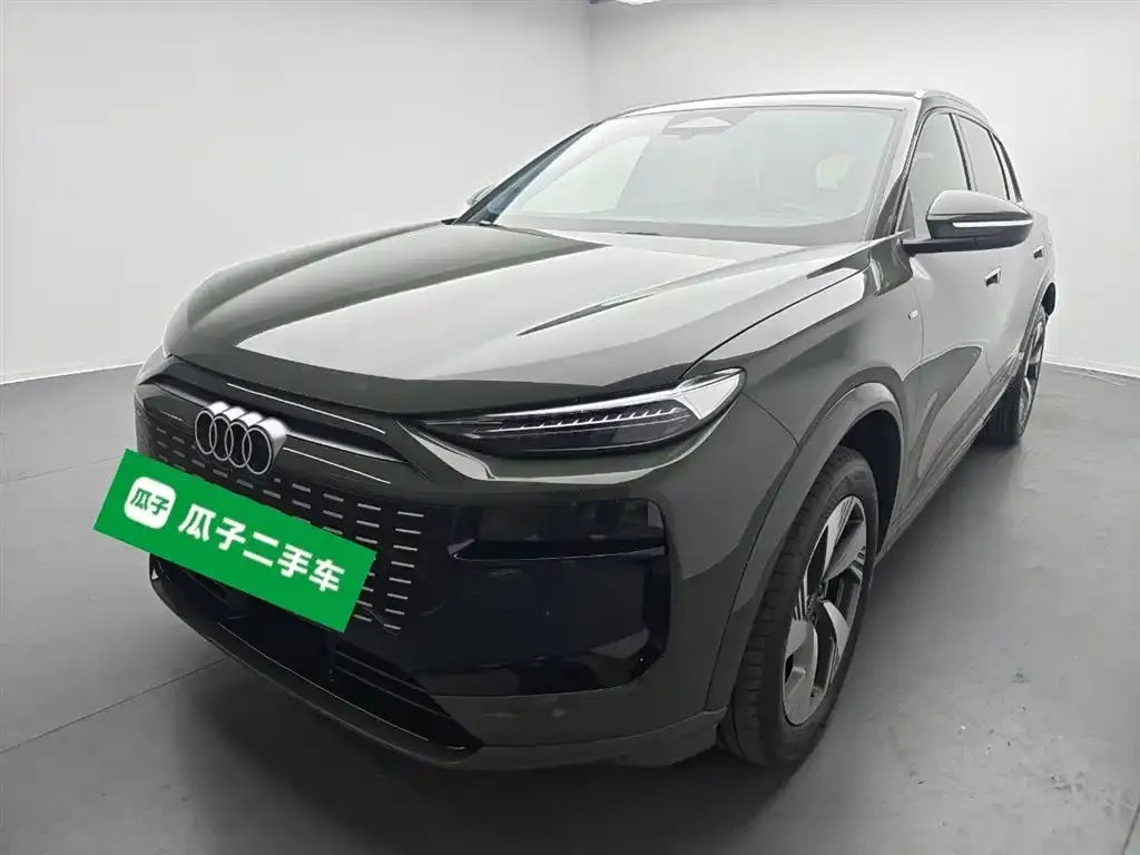 Audi Q6L e-tron — фото 1