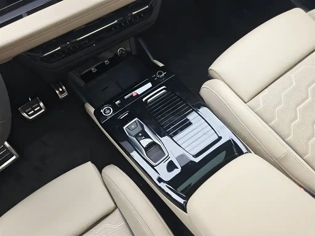 Audi Q6L e-tron — фото 9