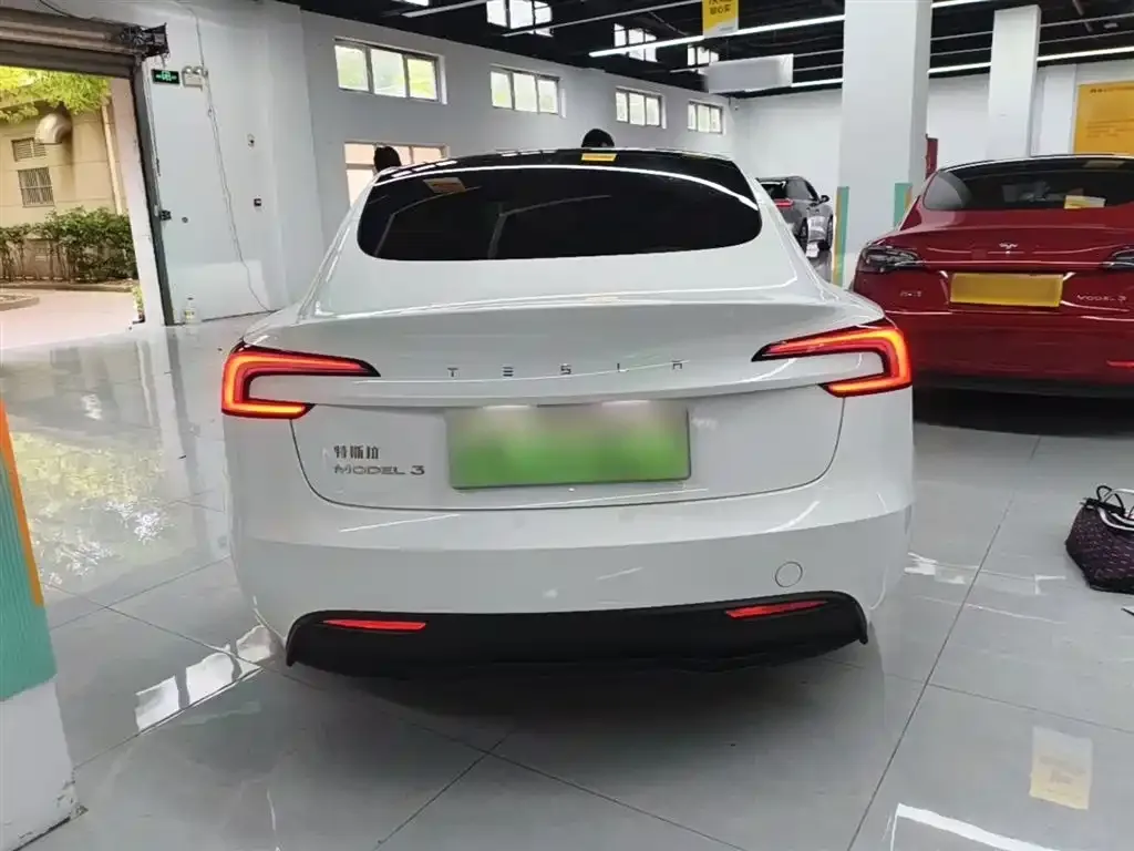 Tesla Model 3 — фото 10