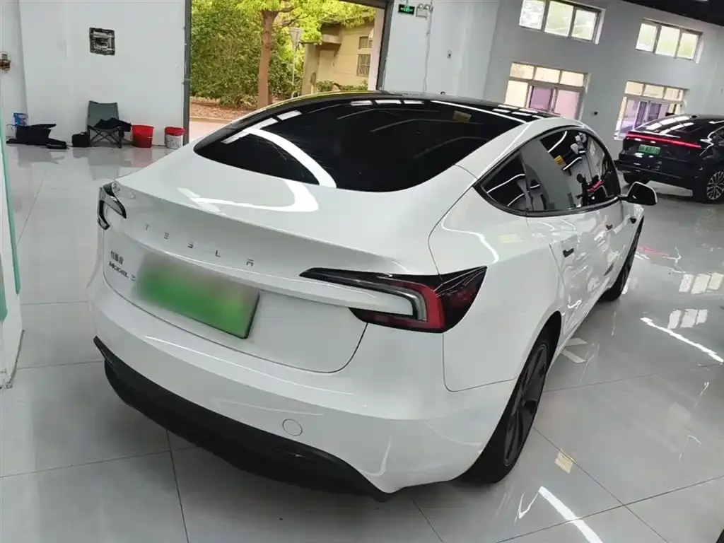 Tesla Model 3 — фото 8