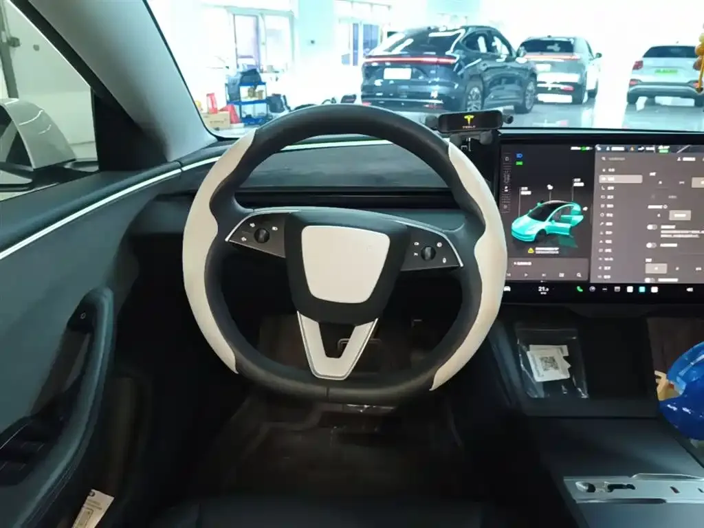 Tesla Model 3 — фото 3