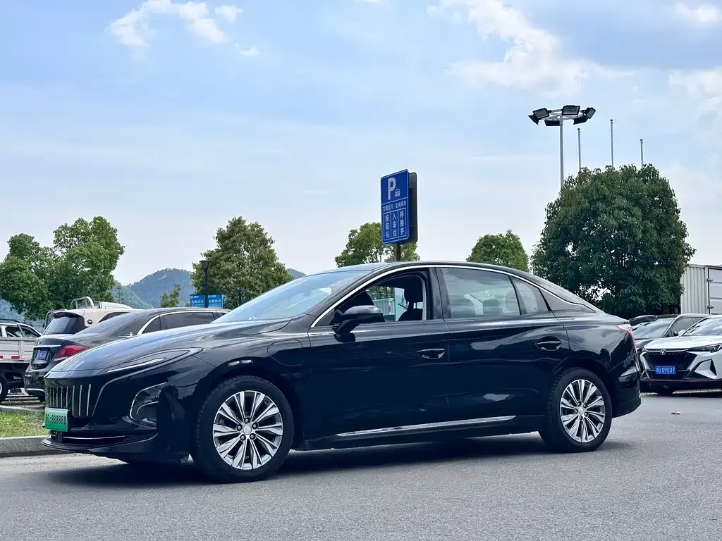 Hongqi E-QM5