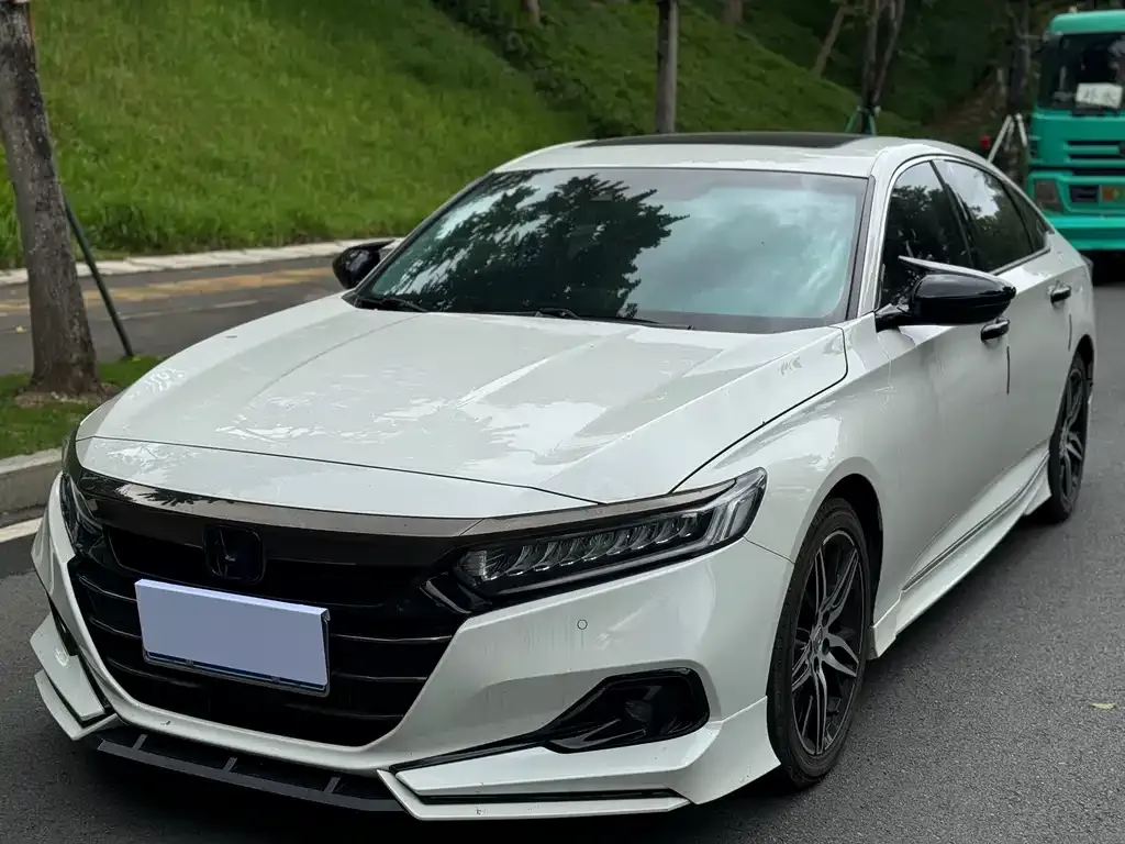 Honda Accord — фото 1