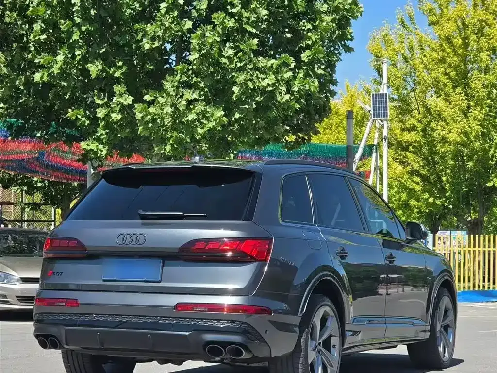 Audi SQ7 2024 из CN, фото 10