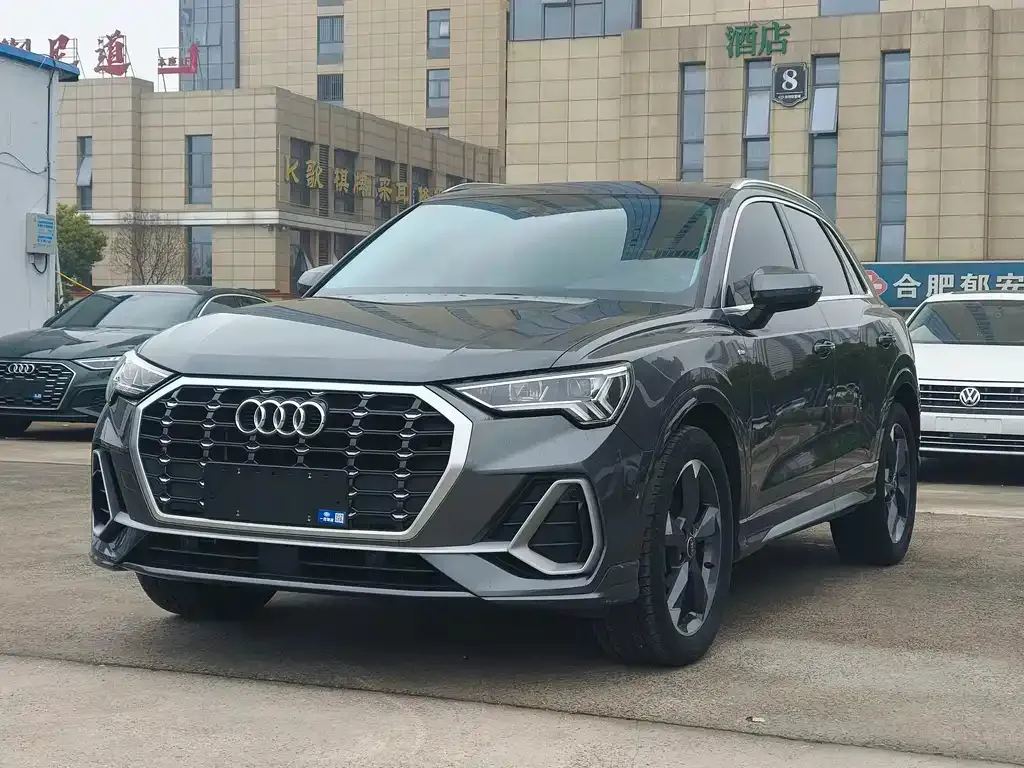 Audi Q3 — фото 1