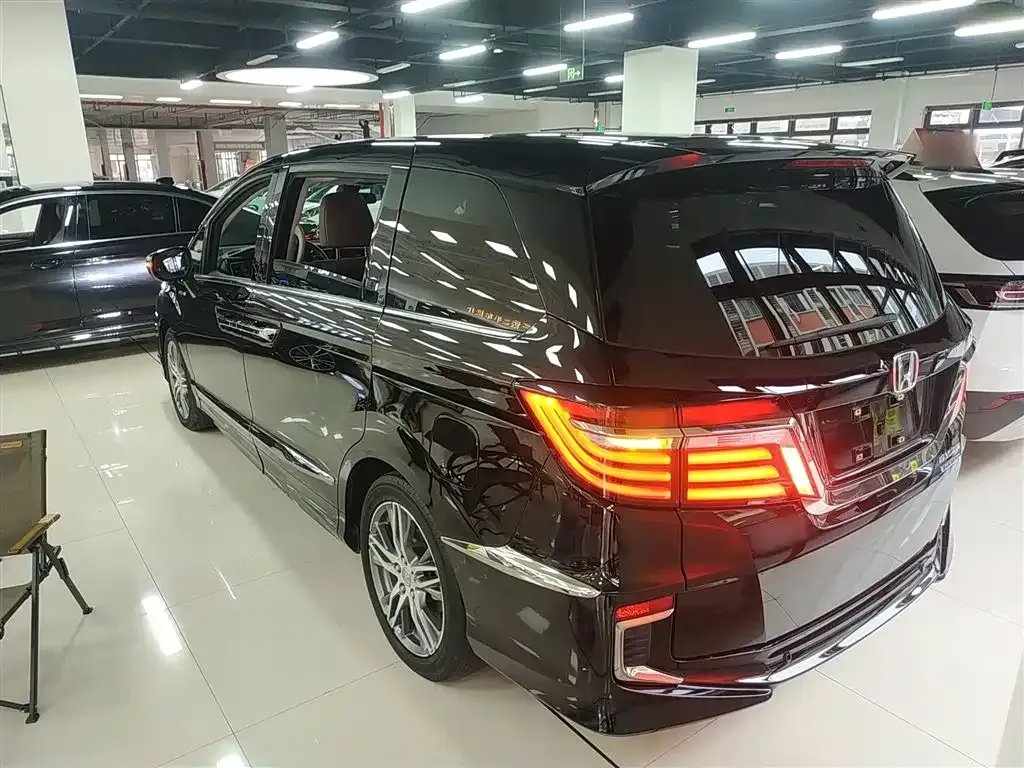 Honda Elysion 2021 из CN, фото 9