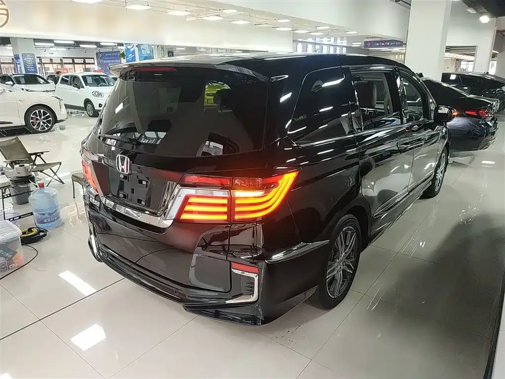 Honda Elysion 2021 из CN, фото 10