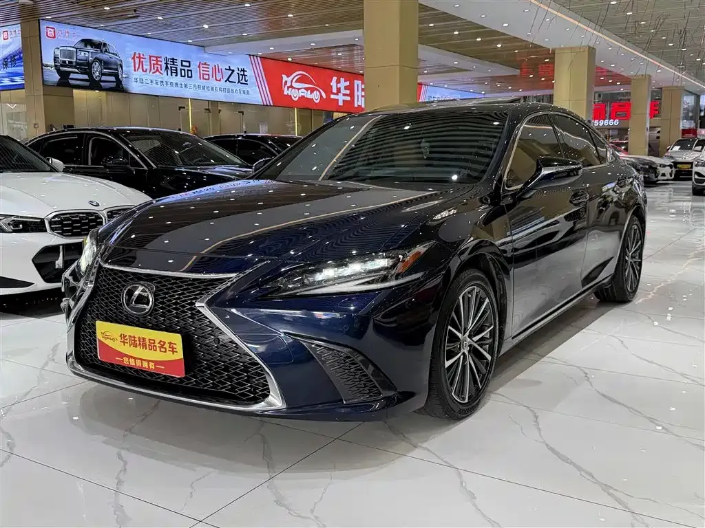Lexus ES — фото 1