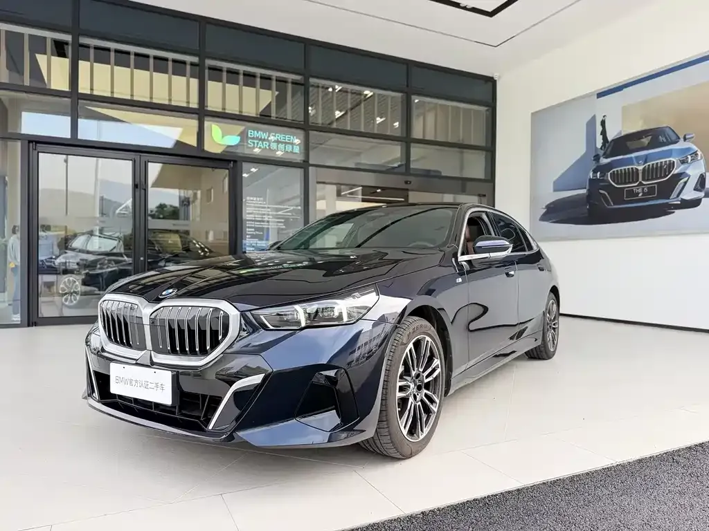 BMW 5 Series — фото 1