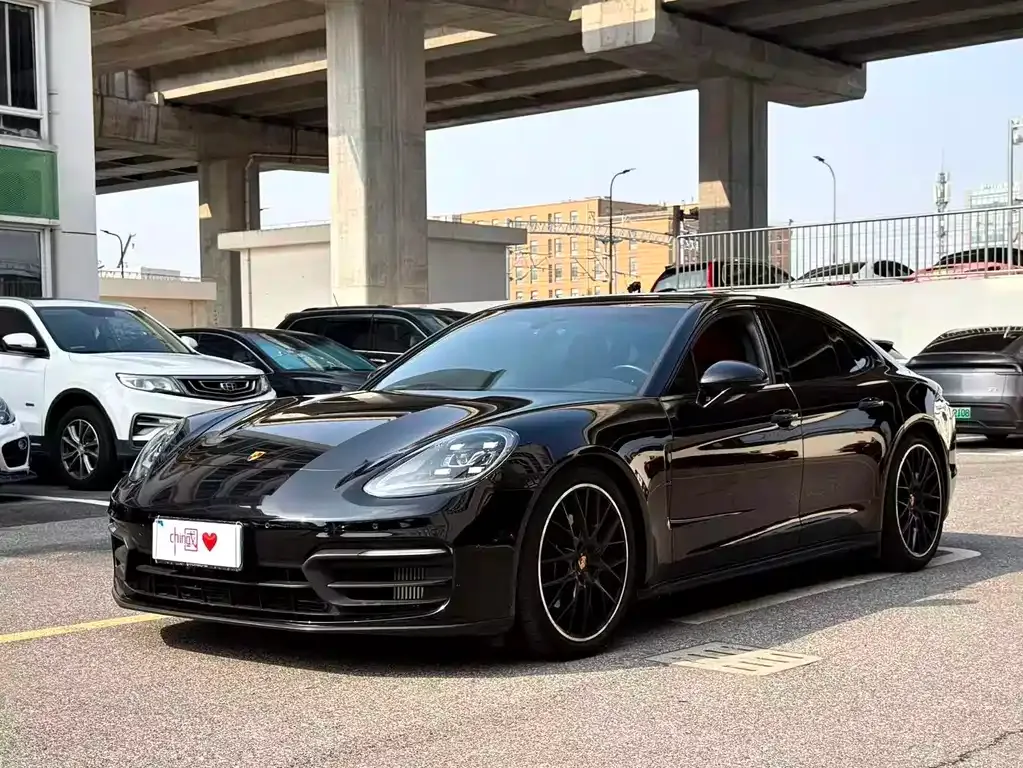 Porsche Panamera — фото 1