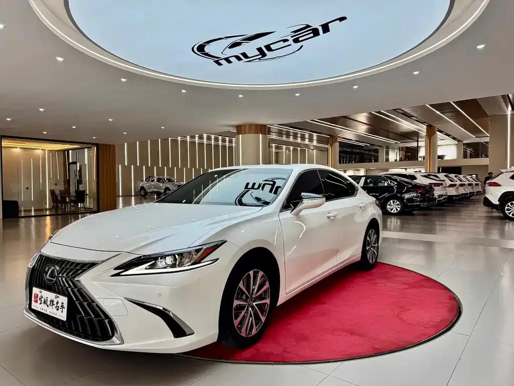Lexus ES — фото 1
