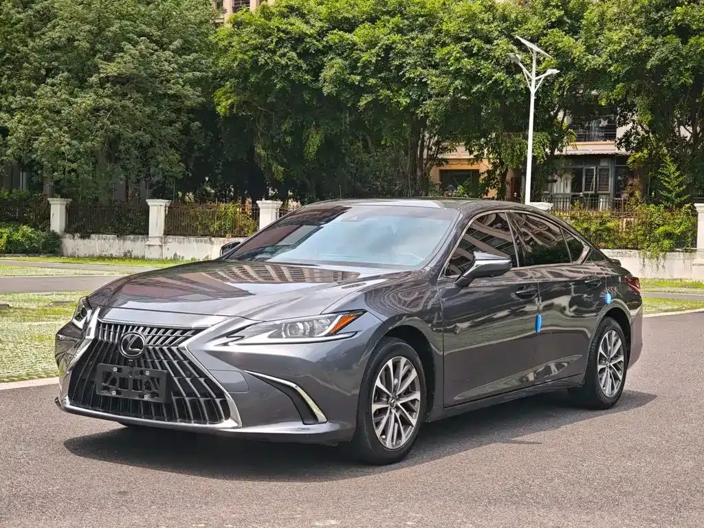 Lexus ES — фото 1