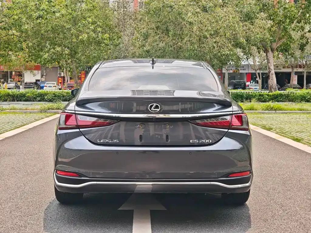 Lexus ES — фото 10