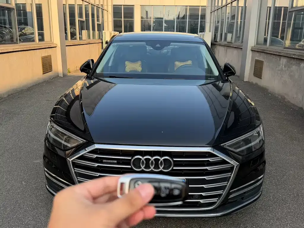 Audi A8 — фото 4