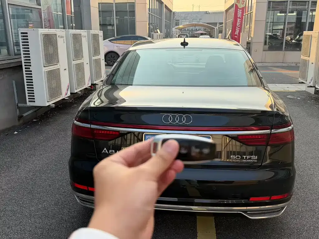 Audi A8 — фото 6